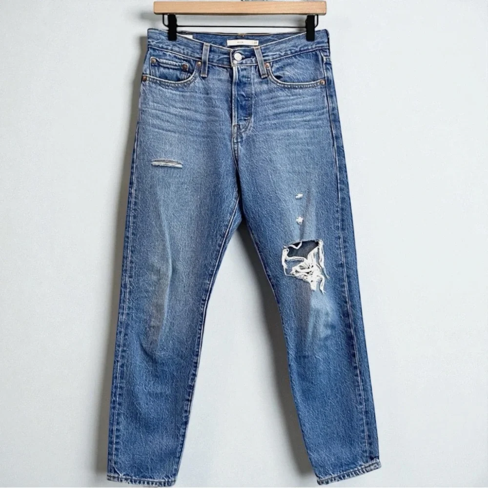 Levi's Wedgie Icon Ankle Medium Blue High-Rise Distressed Jeans - Picture 8 of 15